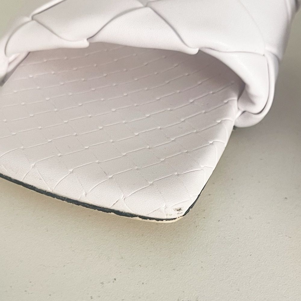 Bottega Veneta Lido flat slides in white - Picture 12 of 15